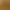 Bouteilles de vin alignées sur des étagères métalliques dans un rayonnage de cave ou de magasin